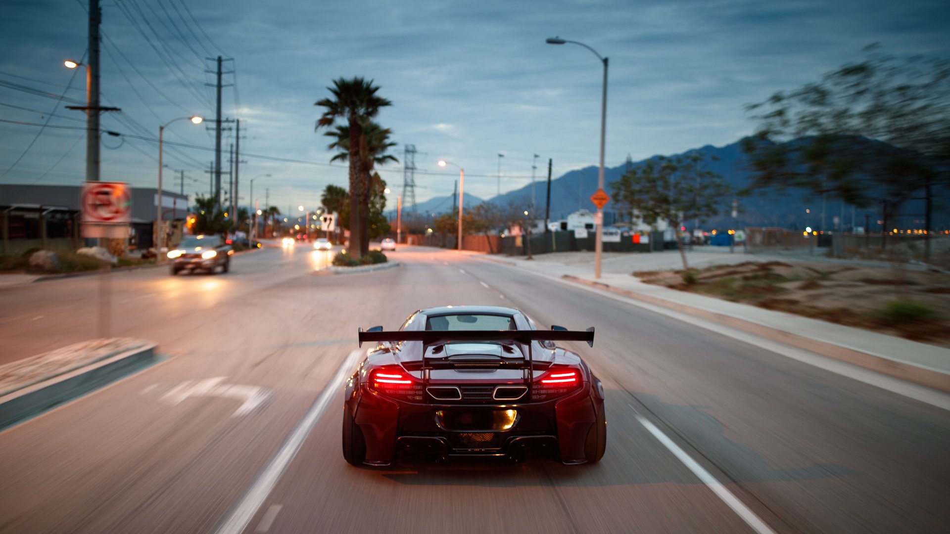 “西甲强者对决:两队鏖战至最后一秒”,西甲榜首大战