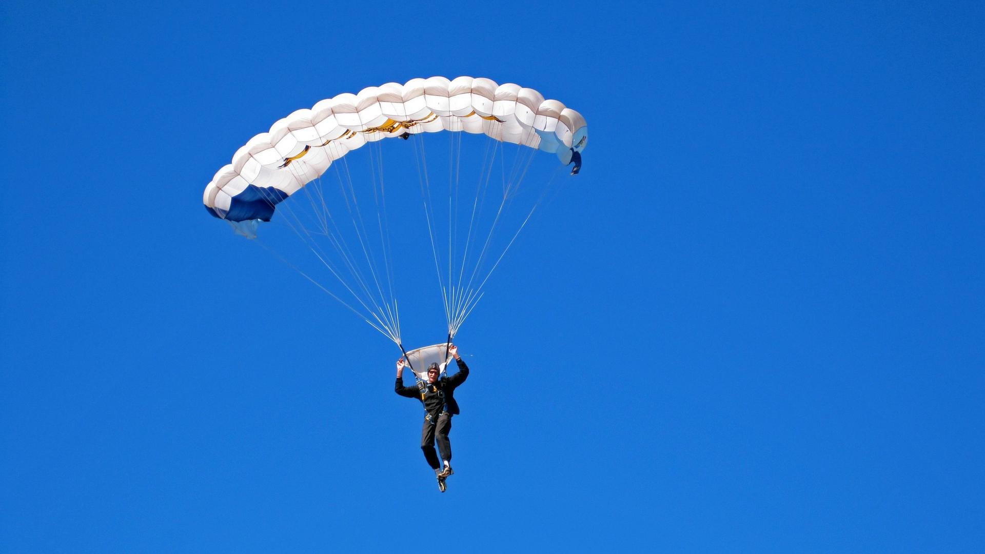 拳击比赛冠军争夺激烈，拳击顶级比赛