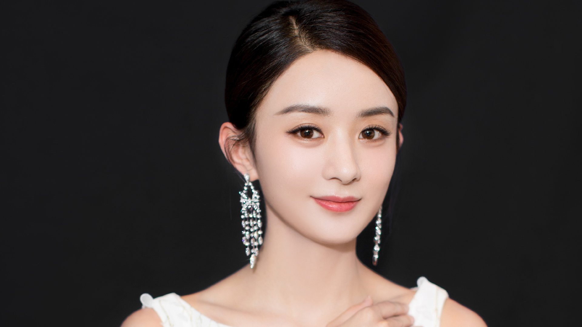 德甲对决，比分2-2，比赛节奏紧凑，关键逻辑：场均控球80%以上，德甲最大比分